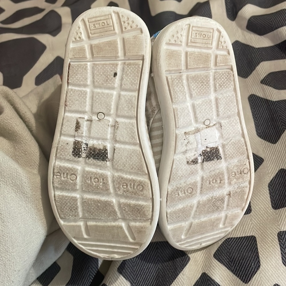 TOMS Neutral Striped Shoes - Size 7 - Picture 4 of 4